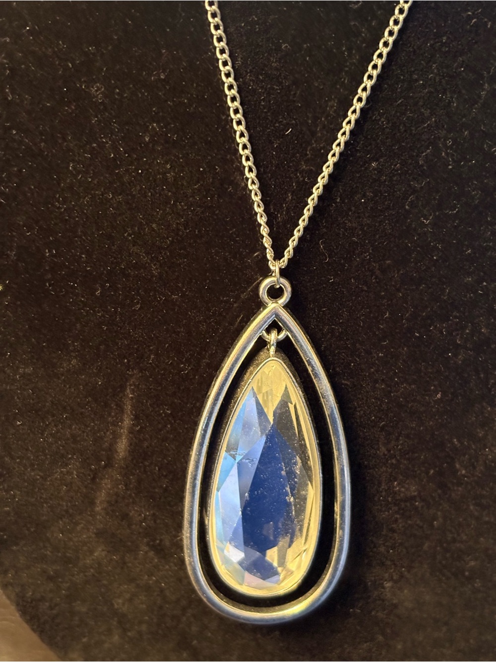 Elegant Blueish white yo e Teardrop Pendant Necklace in Silver Tone